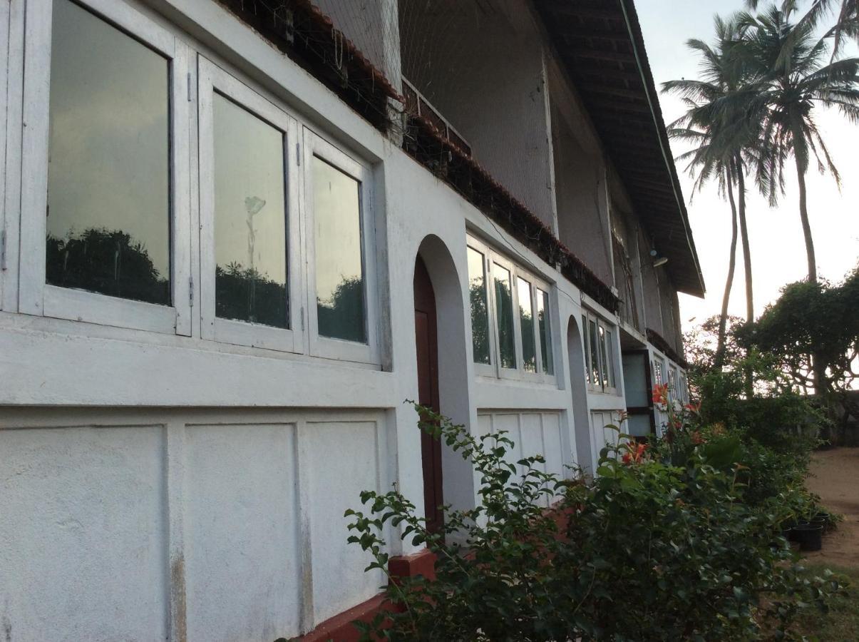 New Rest House Sea View Hotel Negombo Buitenkant foto